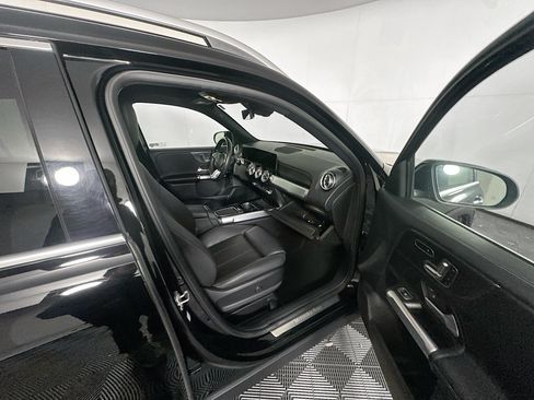 Used 2025 Mercedes-Benz GLB 250 4MATIC image 31