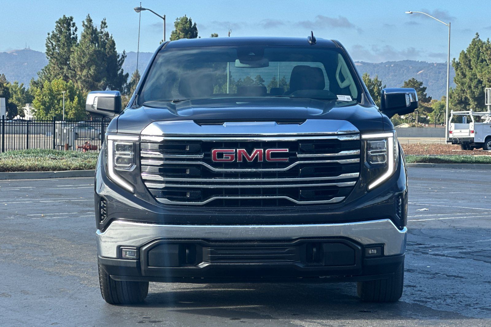 Used 2026 GMC Sierra 1500 SLT AWD/4WD image 9