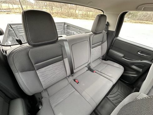 Used 2024 Nissan Frontier SV w/ Technology Package image 18