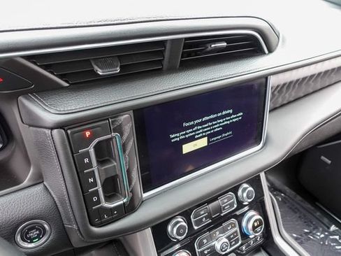 Used 2024 GMC Yukon XL Denali AWD/4WD image 23
