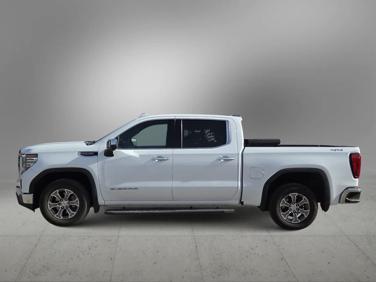 Used 2023 GMC Sierra 1500 SLT AWD/4WD image 5