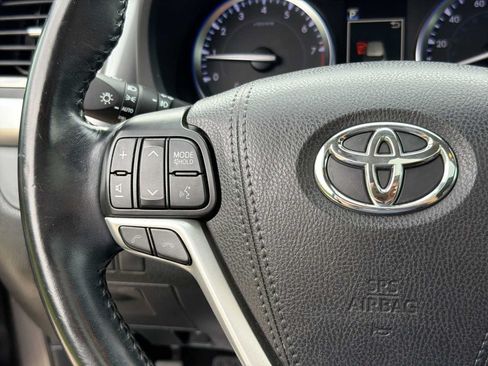 Used 2017 Toyota Highlander XLE AWD/4WD image 21