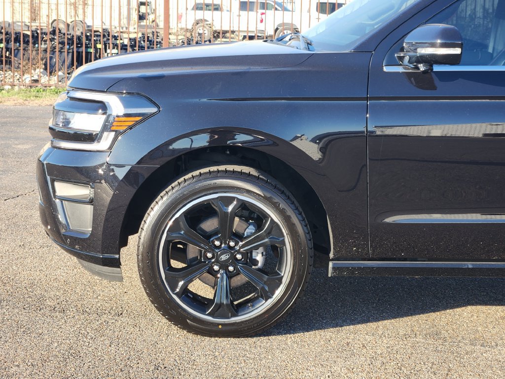 Used 2024 Ford Expedition Limited RWD image 9