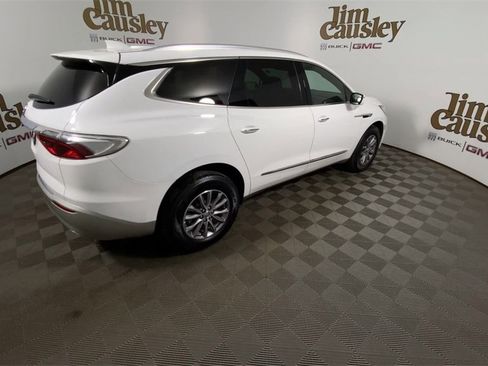 Used 2023 Buick Enclave Essence image 8