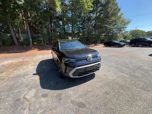 Used 2025 Volkswagen Taos SE image 16