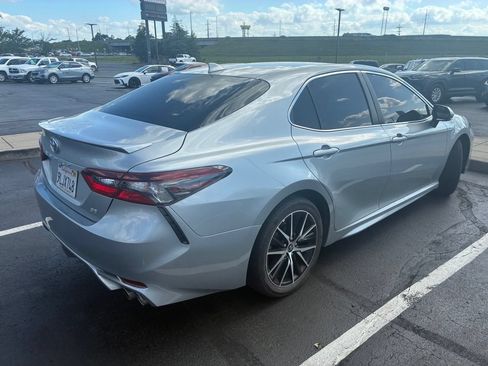 Used 2022 Toyota Camry SE FWD image 7