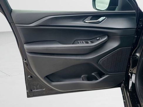 New 2025 Jeep Grand Cherokee L Laredo image 40