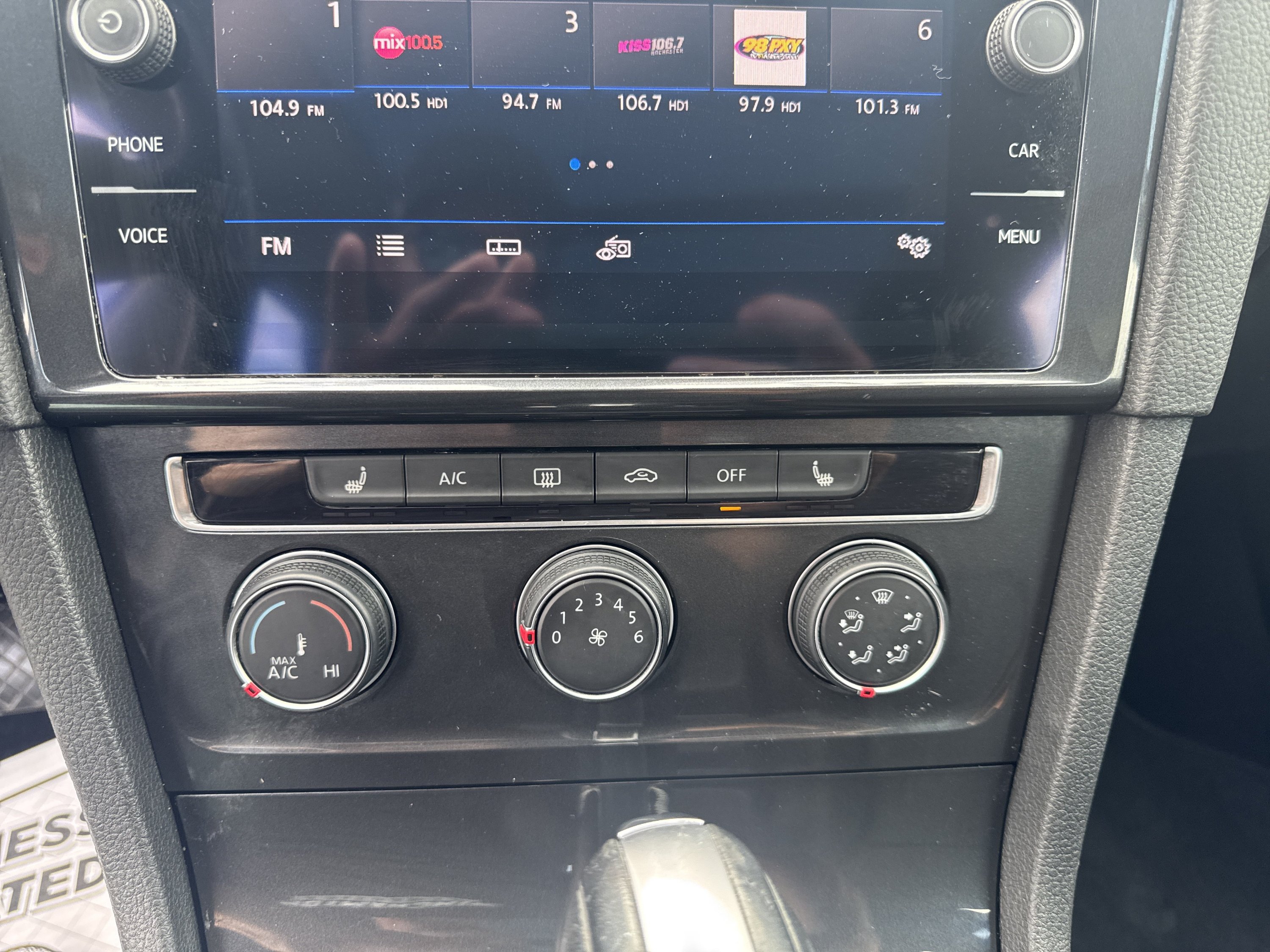 Used 2019 Volkswagen Golf SE FWD image 14
