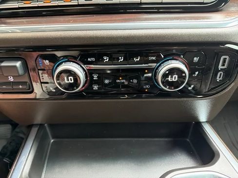 Used 2024 GMC Sierra 1500 SLT w/ SLT Premium Plus Package AWD/4WD image 25