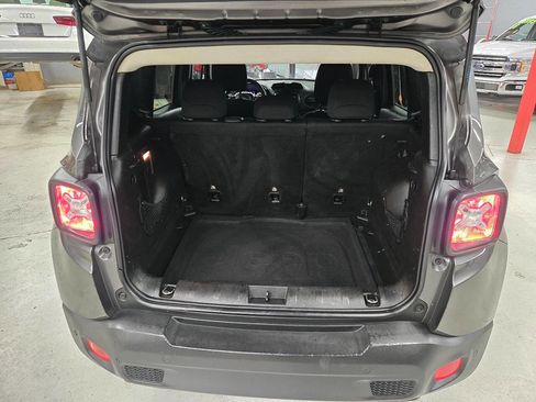 Used 2018 Jeep Renegade Latitude w/ Advanced Technology Group image 22