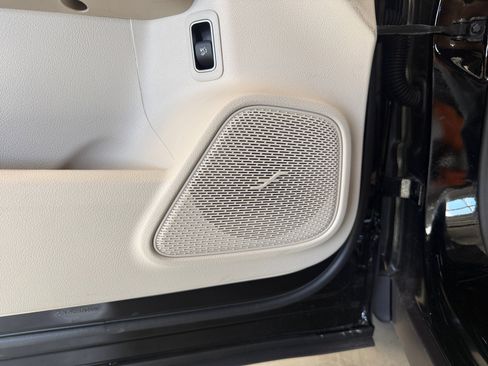 Used 2026 Mercedes-Benz GLB 250 4MATIC image 27