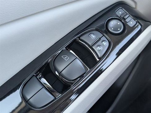 Used 2025 Nissan Altima 2.5 SL image 13