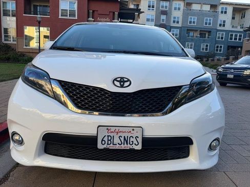 Used 2015 Toyota Sienna SE Premium FWD image 29