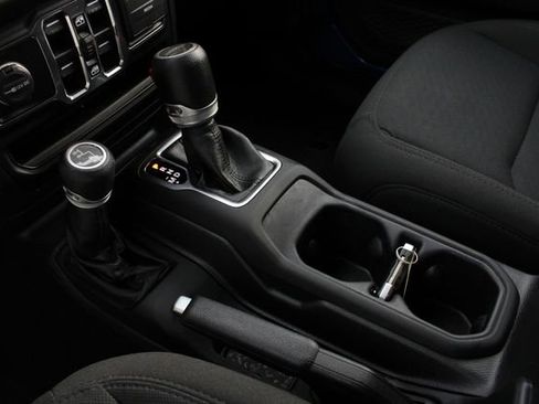 Used 2021 Jeep Gladiator Willys image 15