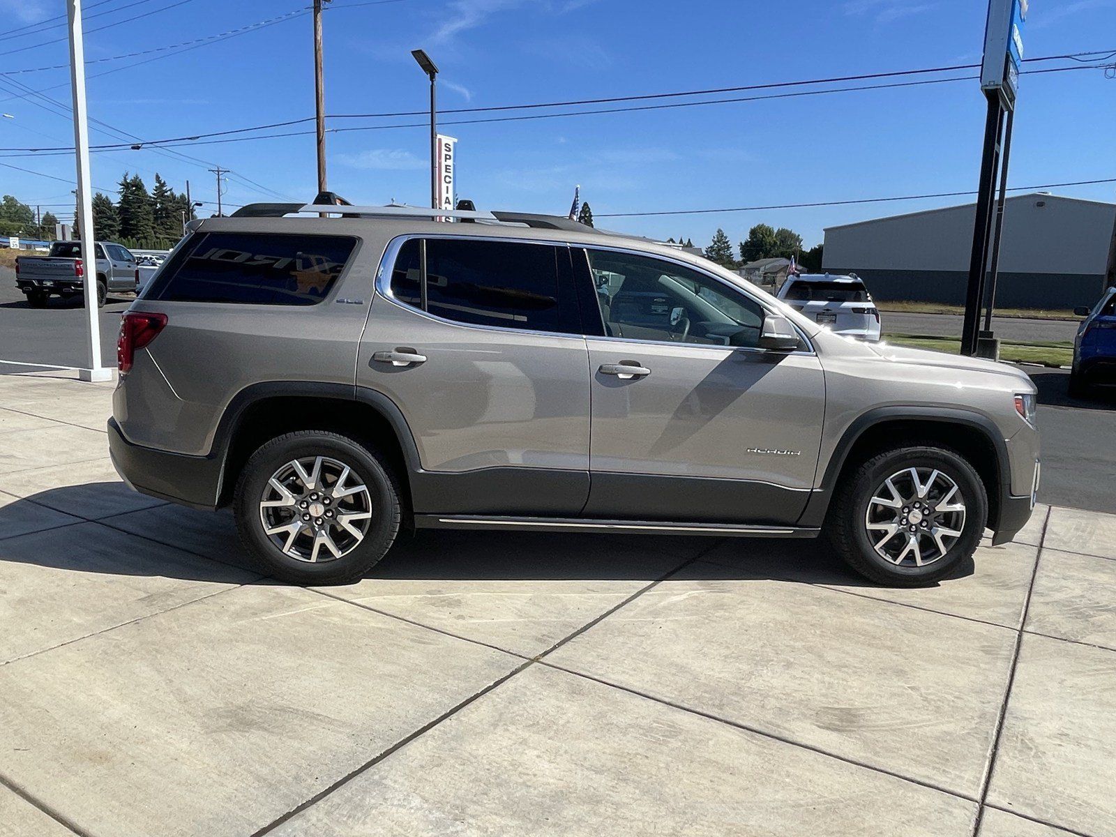 Used 2023 GMC Acadia SLE w/ Driver Convenience Package AWD/4WD image 6