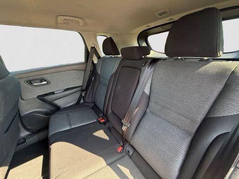 Used 2023 Nissan Rogue SV image 17