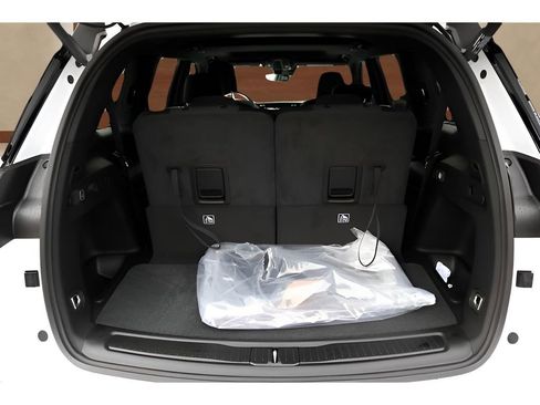 New 2025 Jeep Grand Cherokee L Laredo w/ Luxury Tech Group I image 18