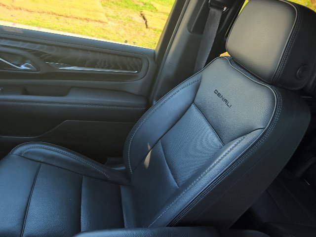 Used 2021 GMC Yukon Denali w/ Denali Ultimate Package AWD/4WD image 26