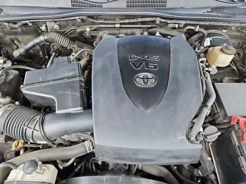 Used 2018 Toyota Tacoma SR5 image 14