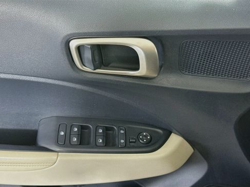 Used 2024 Hyundai Venue Limited FWD image 24