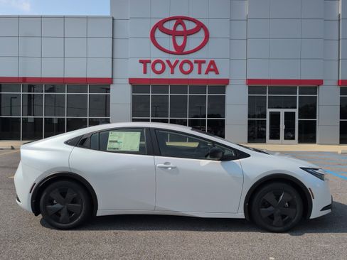 New 2026 Toyota Prius LE image 6