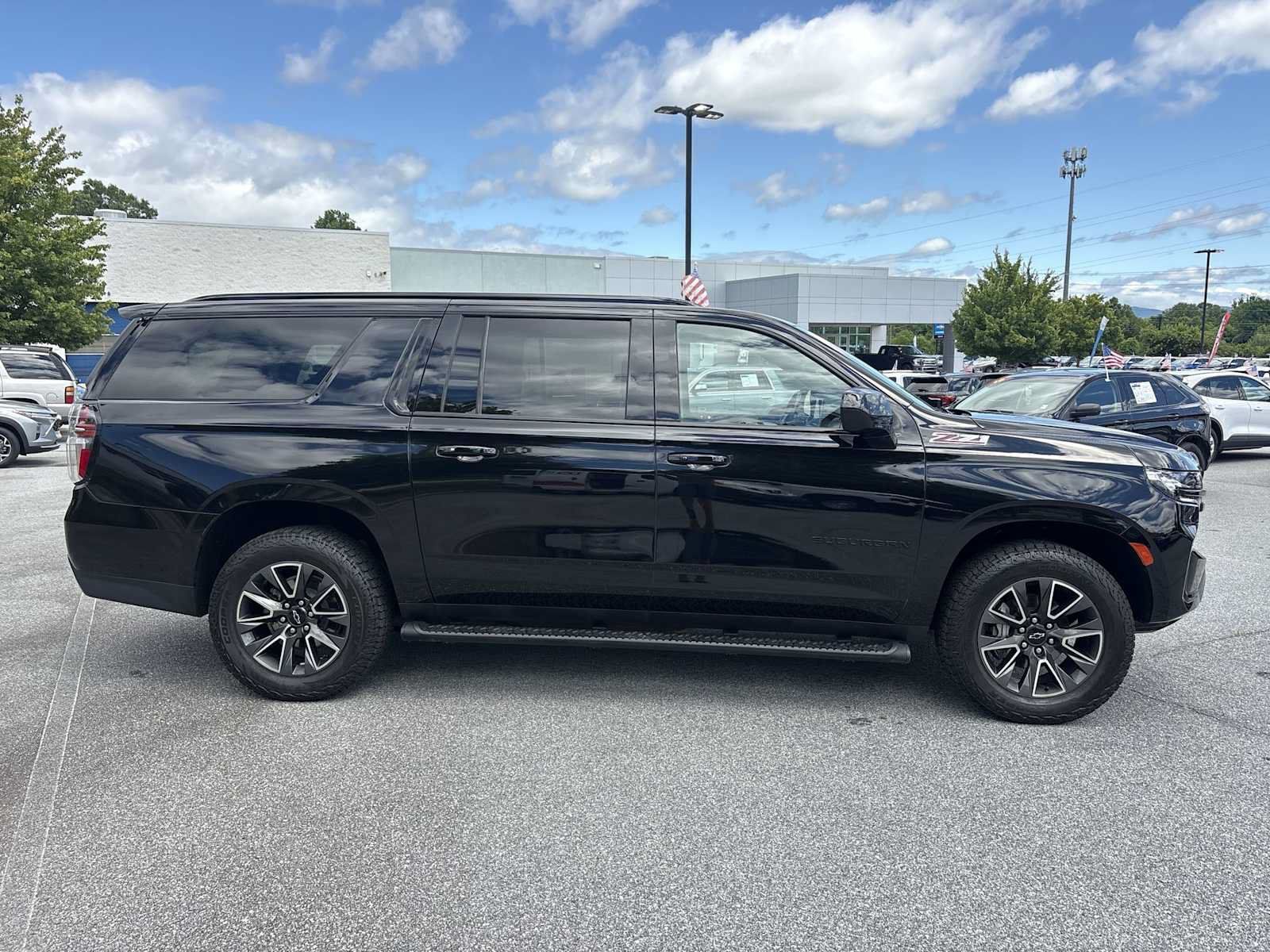 Used 2024 Chevrolet Suburban Z71 AWD/4WD image 5