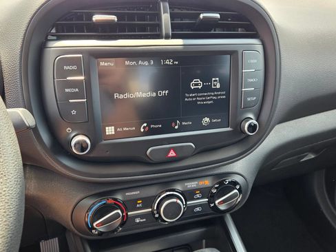Used 2025 Kia Soul LX w/ LX Technology Package FWD image 19