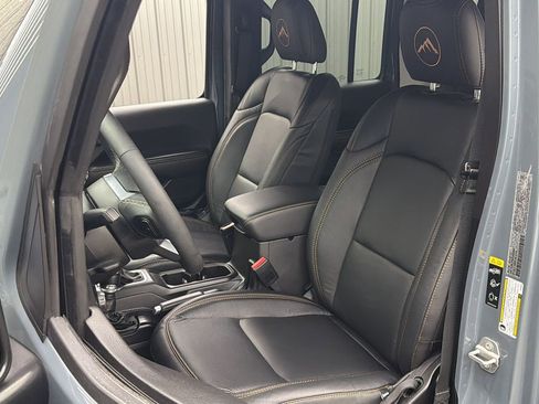 Used 2025 Jeep Wrangler Unlimited Sahara w/ Safety Group AWD/4WD image 32