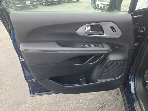 Used 2025 Chrysler Pacifica Limited w/ Uconnect Theater Family Group AWD/4WD image 22