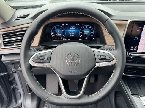 Used 2026 Volkswagen Atlas SE FWD image 18