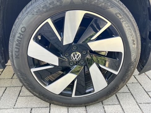 Certified 2026 Volkswagen Atlas Cross Sport SE w/ Panoramic Sunroof Package FWD image 11