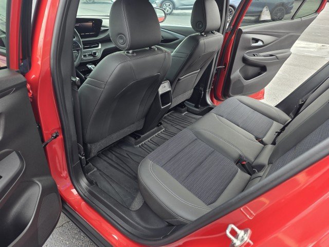 Used 2024 Buick Envista Sport Touring w/ Convenience I Package FWD image 8