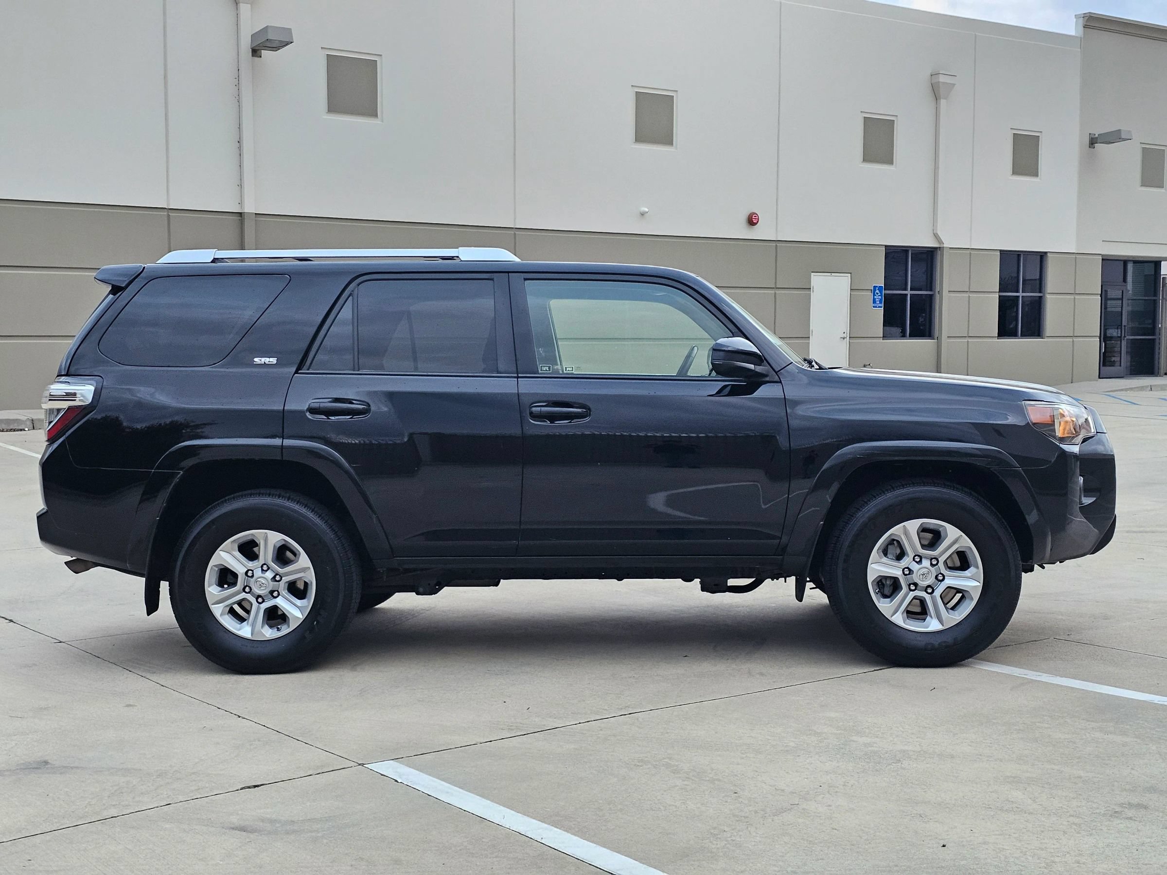 Used 2017 Toyota 4Runner SR5 RWD image 4