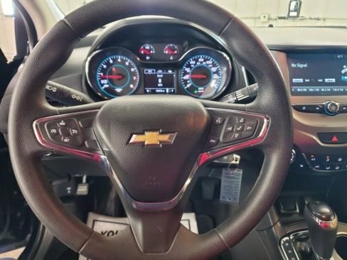 Used 2017 Chevrolet Cruze LT FWD image 15