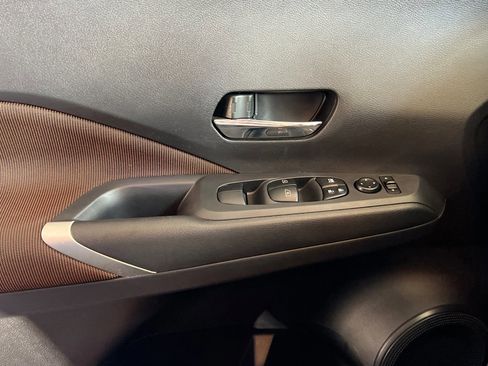 Used 2024 Nissan Kicks SR image 11