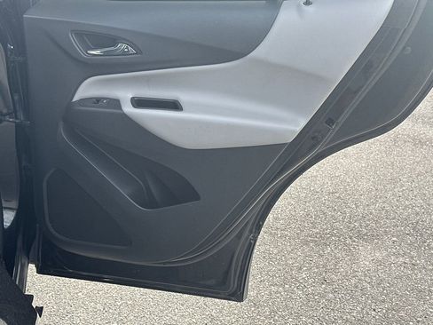 Used 2018 Chevrolet Equinox LS FWD image 16