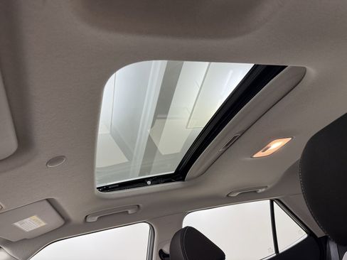 Used 2024 Hyundai Venue SEL image 13