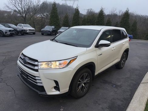 Used 2019 Toyota Highlander LE image 3