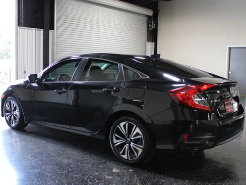 Used 2017 Honda Civic EX-T image 6