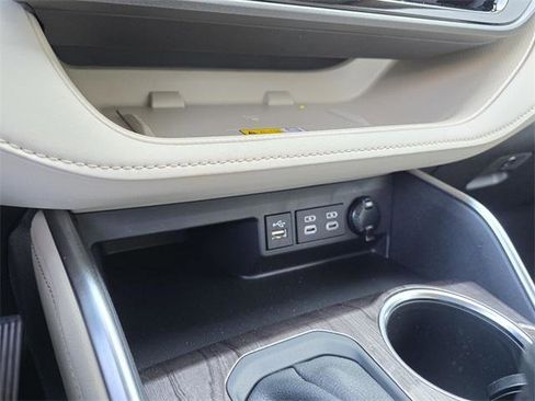 Certified 2025 Toyota Highlander Limited image 26