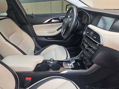 Used 2019 INFINITI QX30 AWD w/ Navigation Package image 25