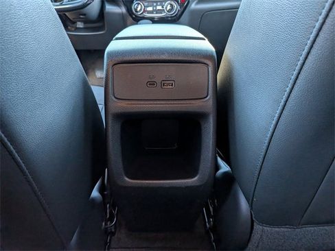 Used 2025 Chevrolet Trax RS image 17