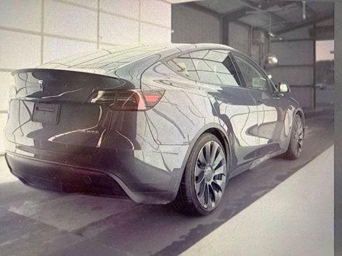 Used 2023 Tesla Model Y Performance AWD/4WD image 3