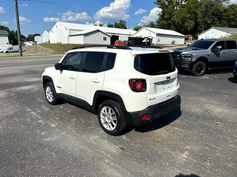 Used 2022 Jeep Renegade Latitude image 3