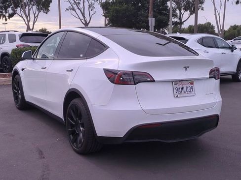 Used 2022 Tesla Model Y Long Range image 8