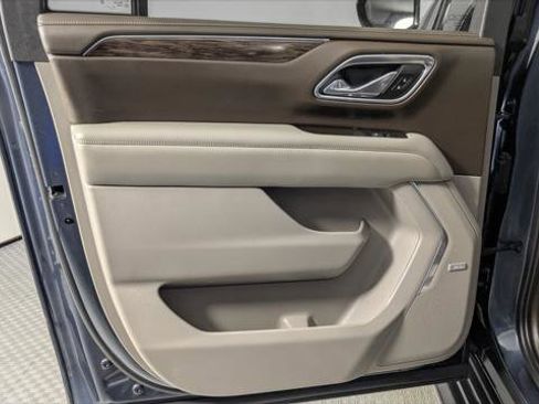 Used 2021 Chevrolet Suburban LT image 16