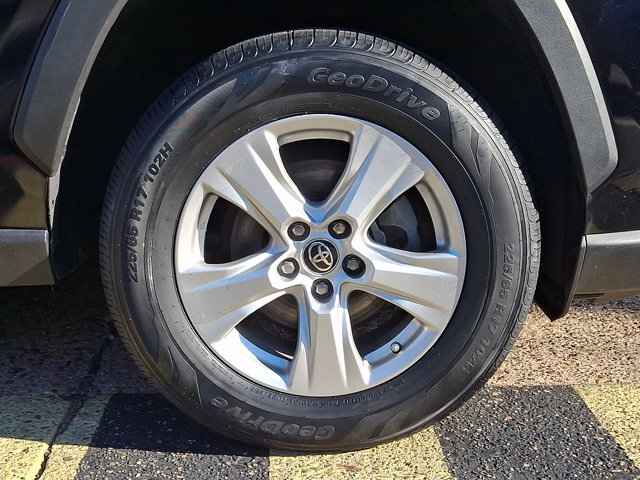 Used 2021 Toyota RAV4 LE AWD/4WD image 8
