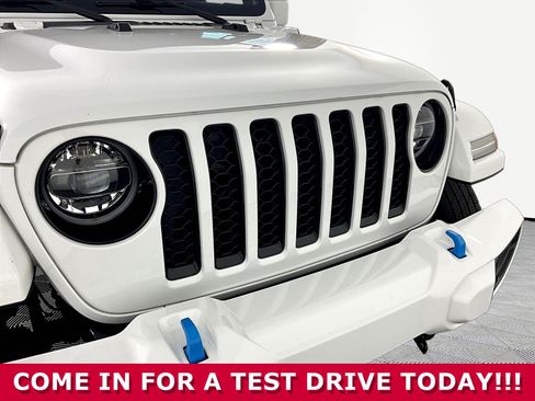 Used 2022 Jeep Wrangler Unlimited Sahara AWD/4WD image 30