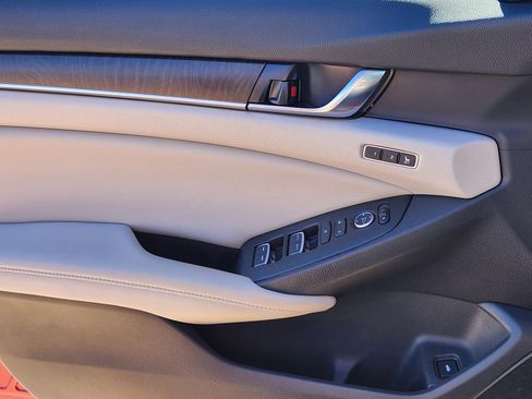 Used 2022 Honda Accord Touring image 25