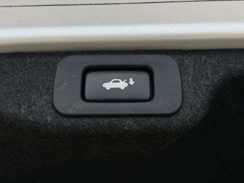 Used 2016 Lexus ES 350 w/ Luxury Package w/Wood Trim FWD image 31